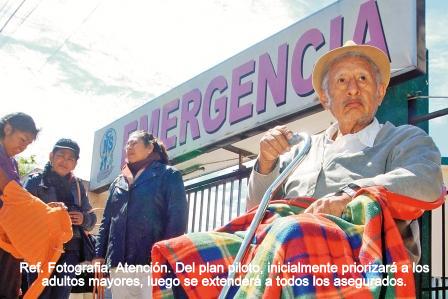 cns_caja_nacional_de_salud_emergencia-baston_anciano_falta_de_hemodialisis-moises_torres_quispe_d48.jpg