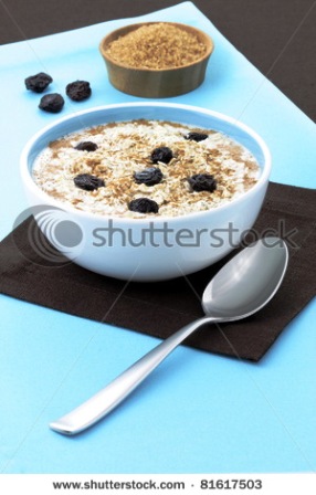 stock-photo-cooked-healthy-oat-meal-with-cinamon-delicious-and-important-part-of-your-daily-nutrition-plan-81617503.jpg